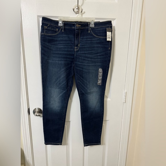 **NWT** Dark Wash Jeans - Picture 1 of 8